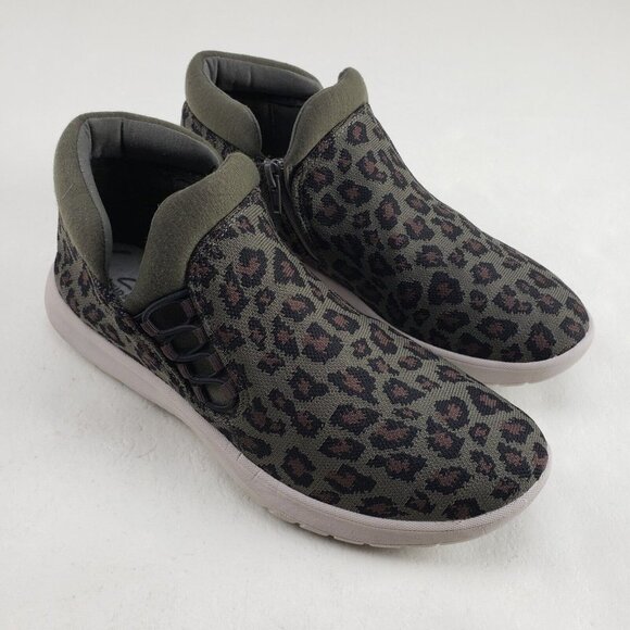 Clarks Adella Pine Ankle Boot Womens 9 Green Animal Print Side Zip Cloudstepper - Picture 1 of 10